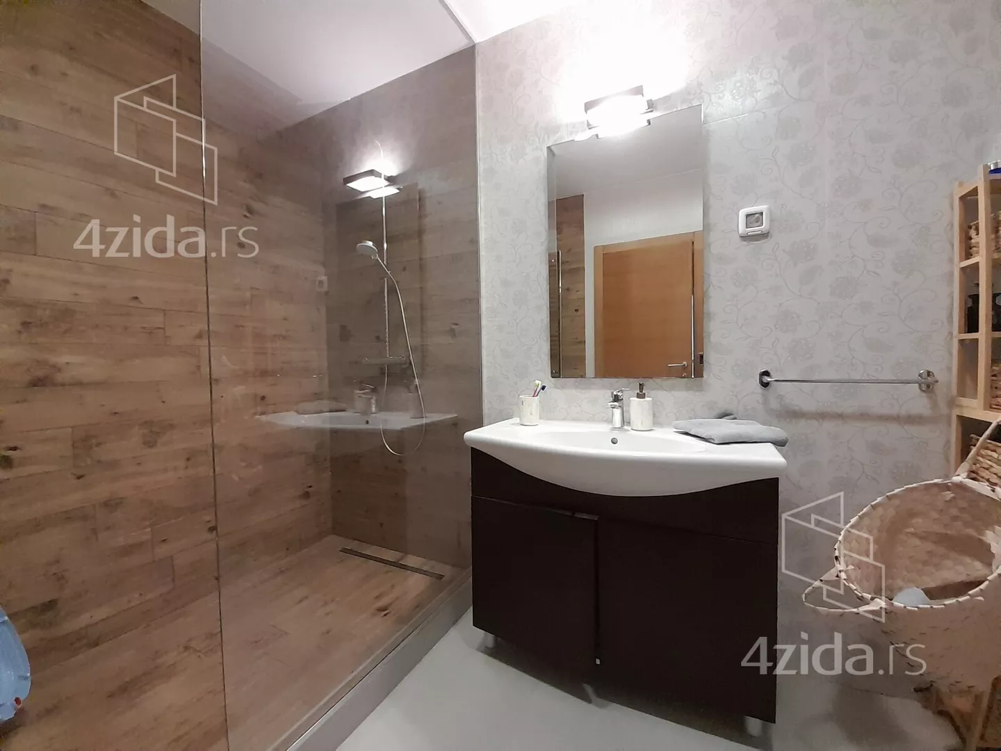 Petosoban stan | 4zida