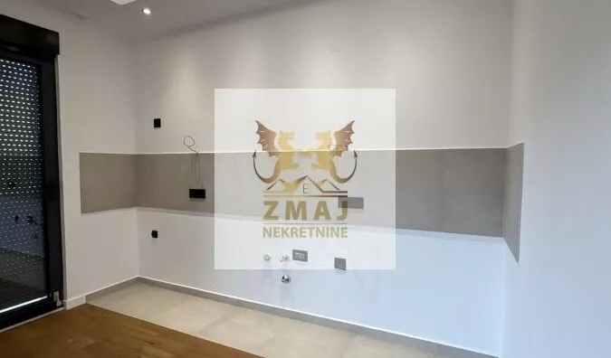 Šestosoban stan | 4zida