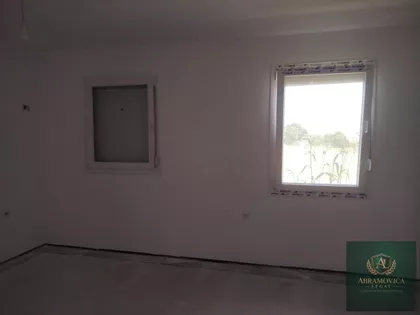 Stari Banovci | 4zida.rs