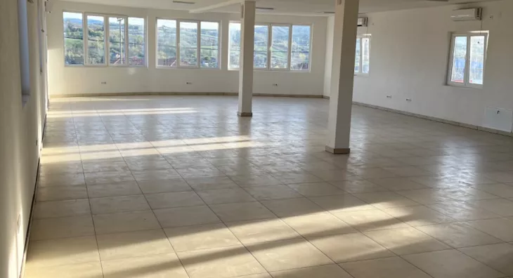 Poslovna zgrada | 4zida