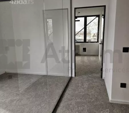 Poslovna zgrada | 4zida