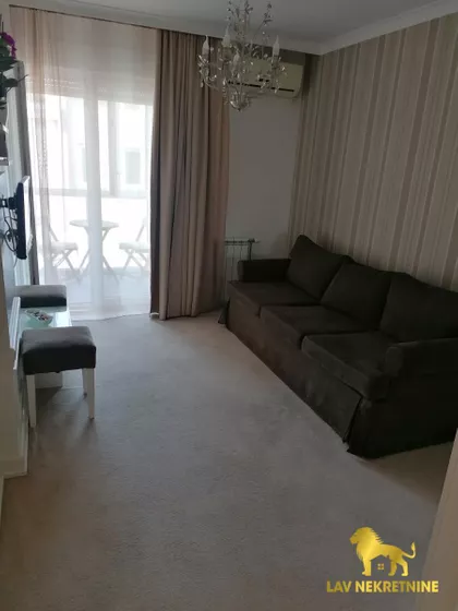 LAZE KOSTIĆA | 4zida.rs