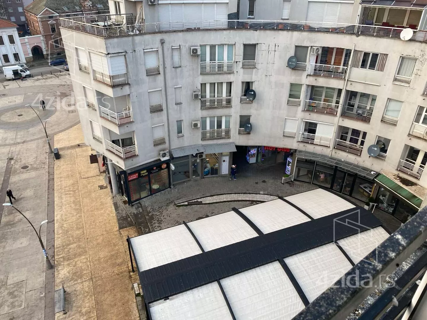 Četvoroiposoban stan | 4zida