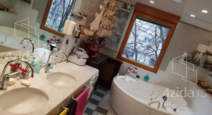 Petosoban stan | 4zida