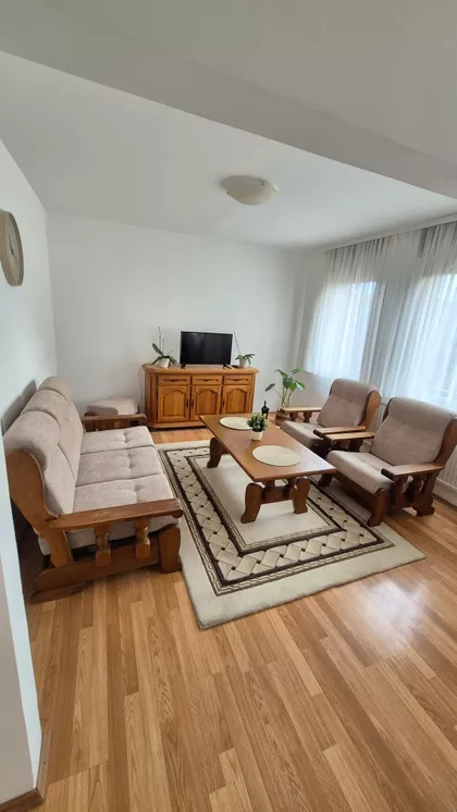 Vidovdanski Trg 1 | 4zida.rs