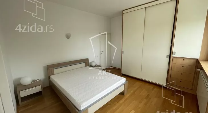 Četvoroiposoban stan | 4zida