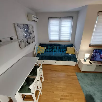 Milana Rakića | 4zida.rs