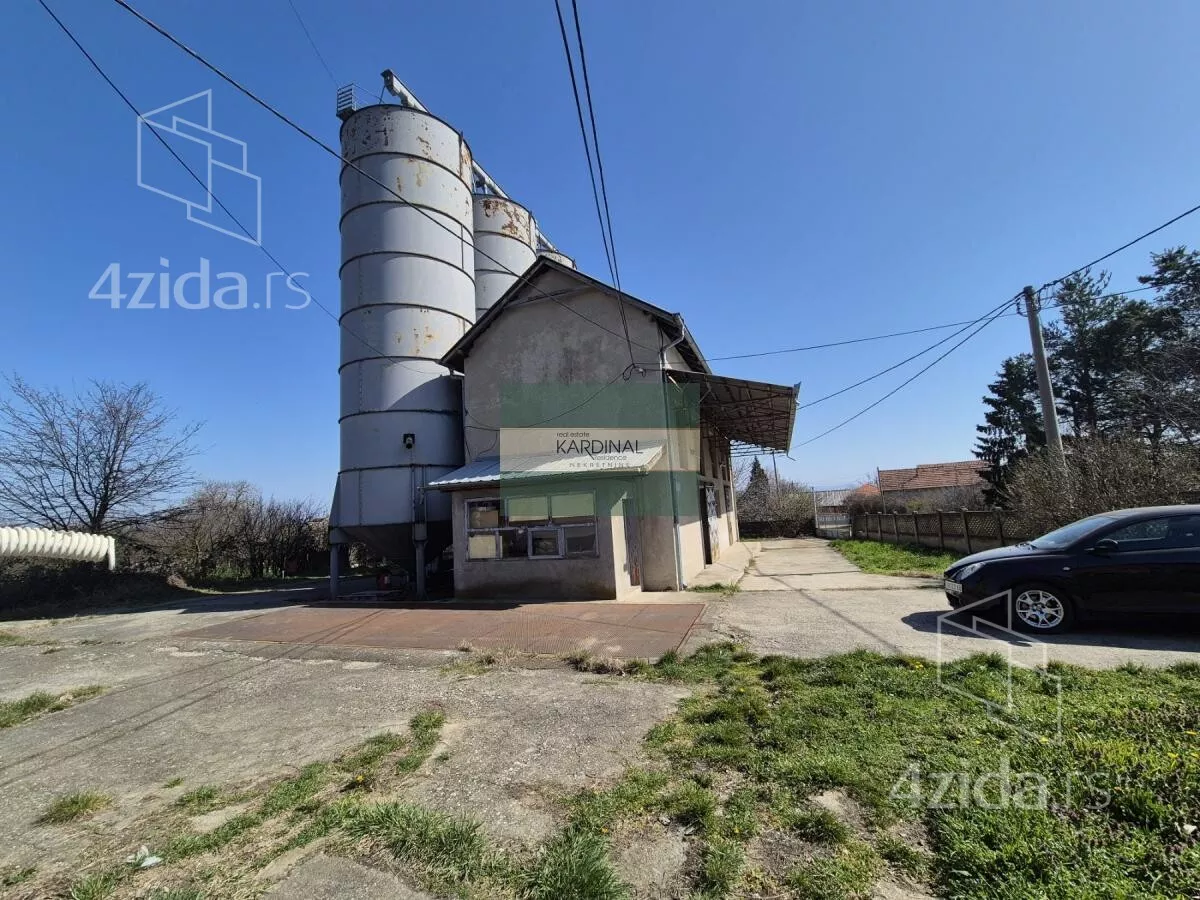 Poslovna zgrada | 4zida