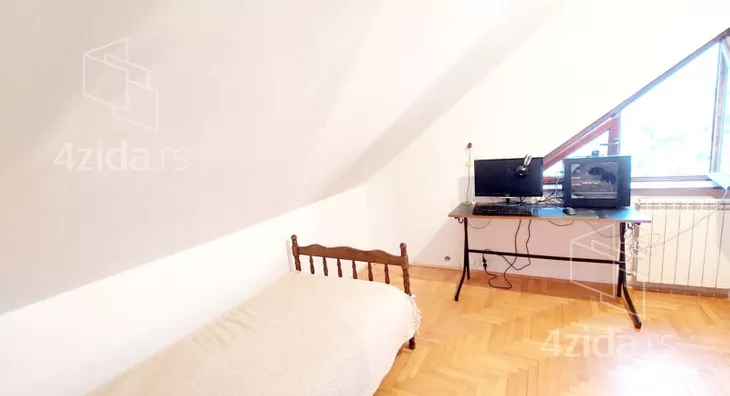 Petoiposoban stan | 4zida