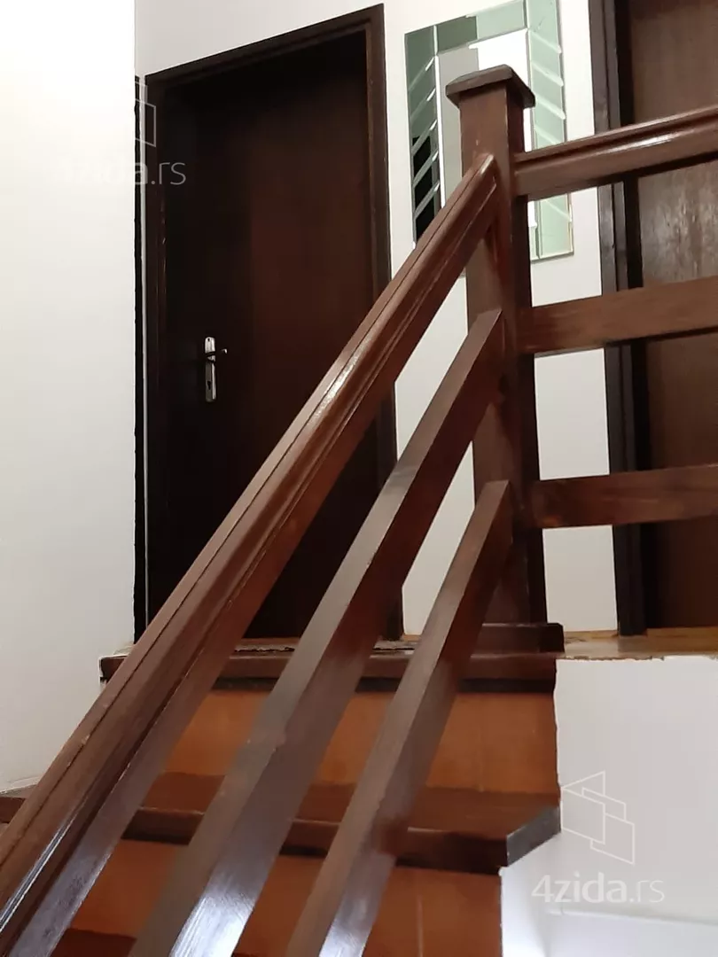 Šestosoban stan | 4zida