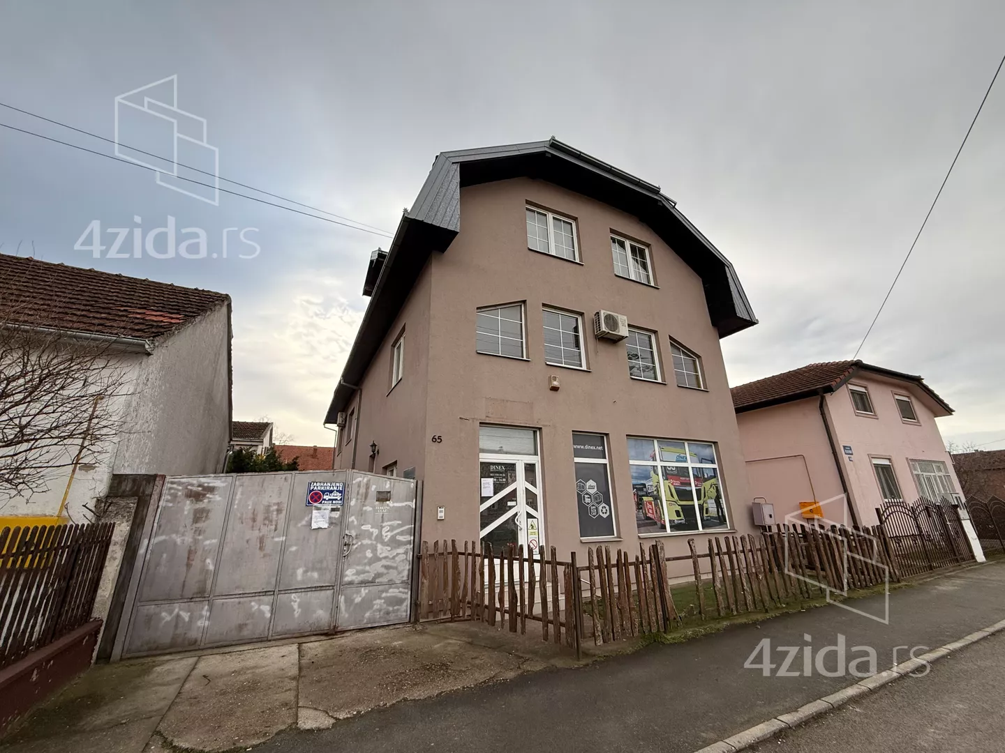 Poslovna zgrada | 4zida