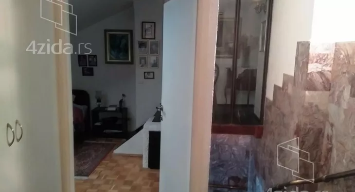 Četvoroiposoban stan | 4zida