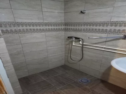 Stanislava Biničkog 9 | 4zida.rs