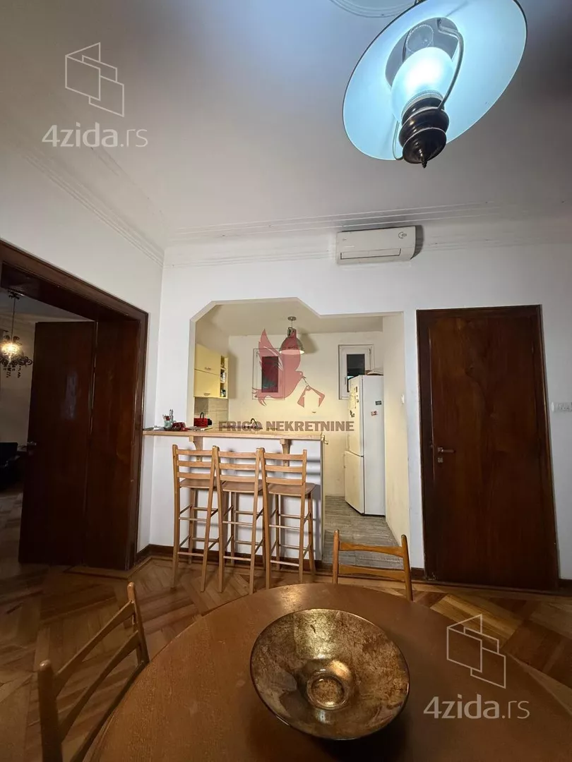 Četvoroiposoban stan | 4zida