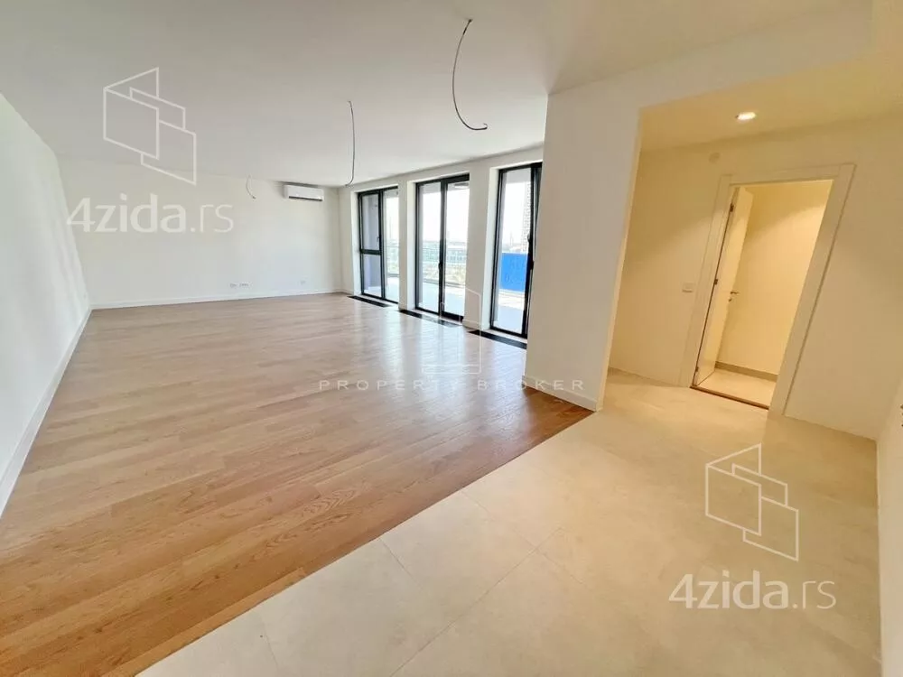 Petosoban stan | 4zida