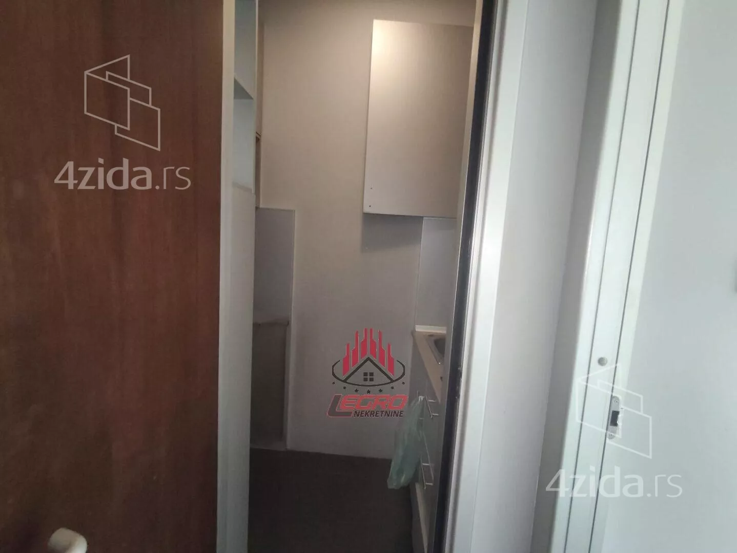 Četvoroiposoban stan | 4zida