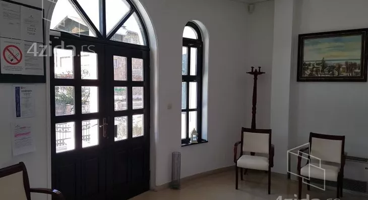 Poslovna zgrada | 4zida