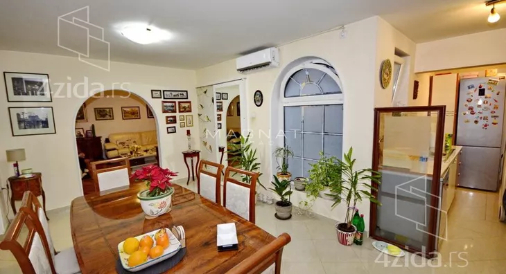 Petosoban stan | 4zida