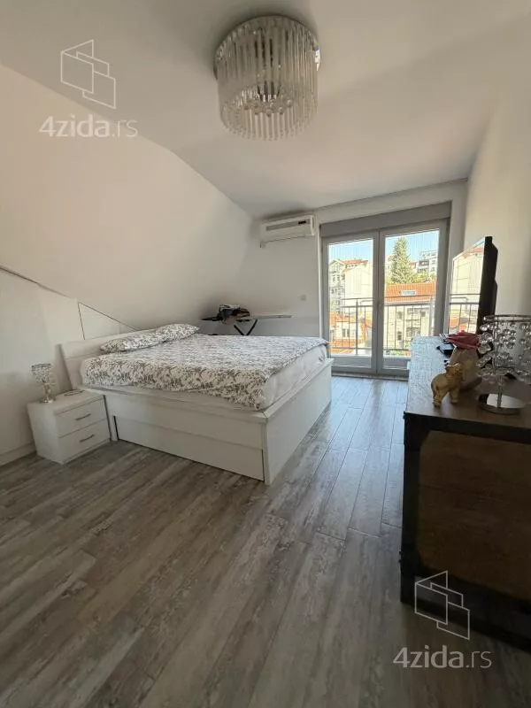 Šestosoban stan | 4zida