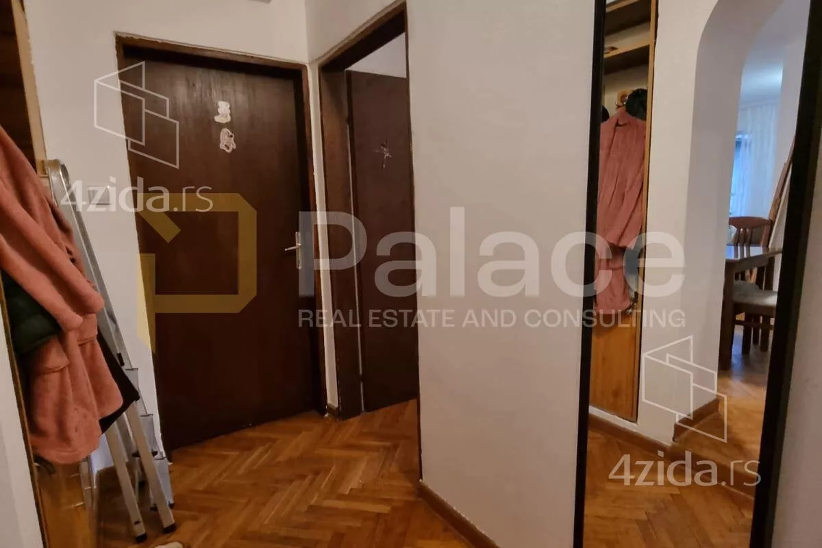 Petosoban stan | 4zida