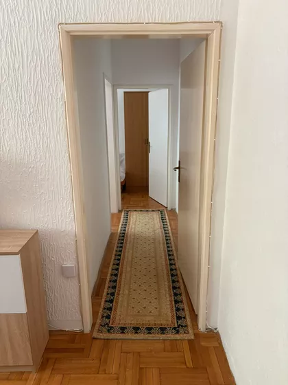 Trg Jakaba I Komora 28 | 4zida.rs