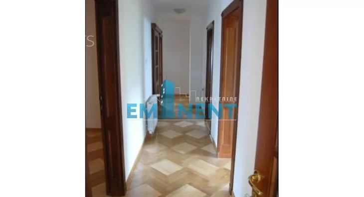 Sedmosoban stan | 4zida