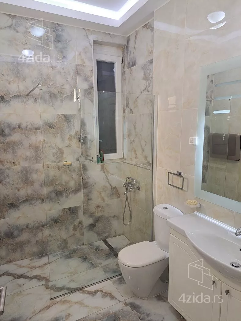 Petosoban stan | 4zida