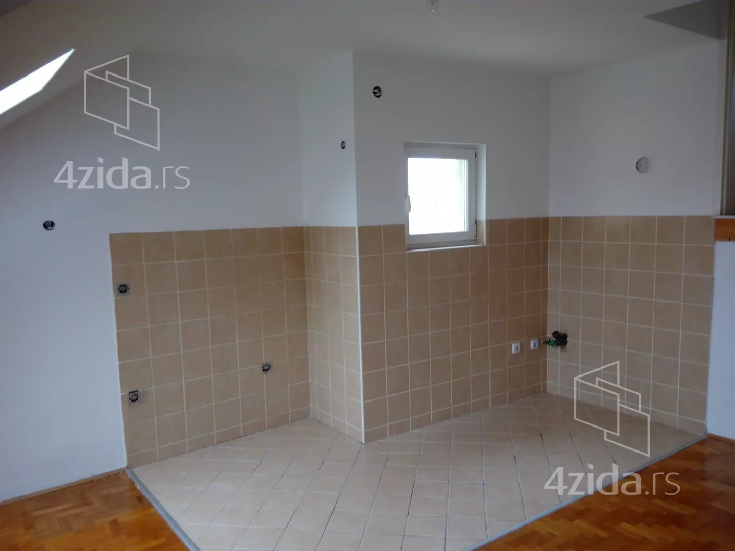 Troiposoban stan | 4zida