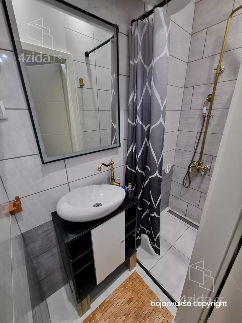 Četvoroiposoban stan | 4zida