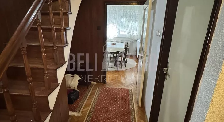 Četvoroiposoban stan | 4zida