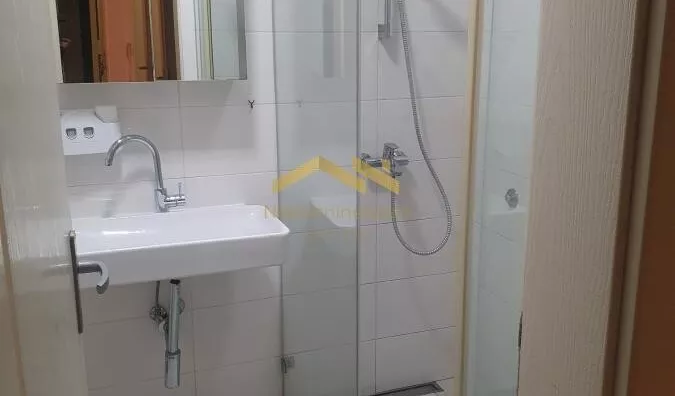 Šestosoban stan | 4zida