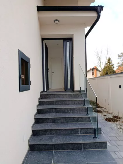 Mali Radanovac | 4zida.rs