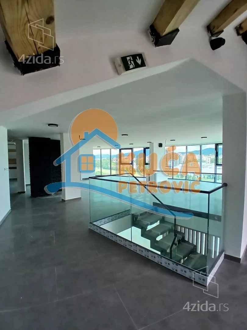 Lokal | 4zida