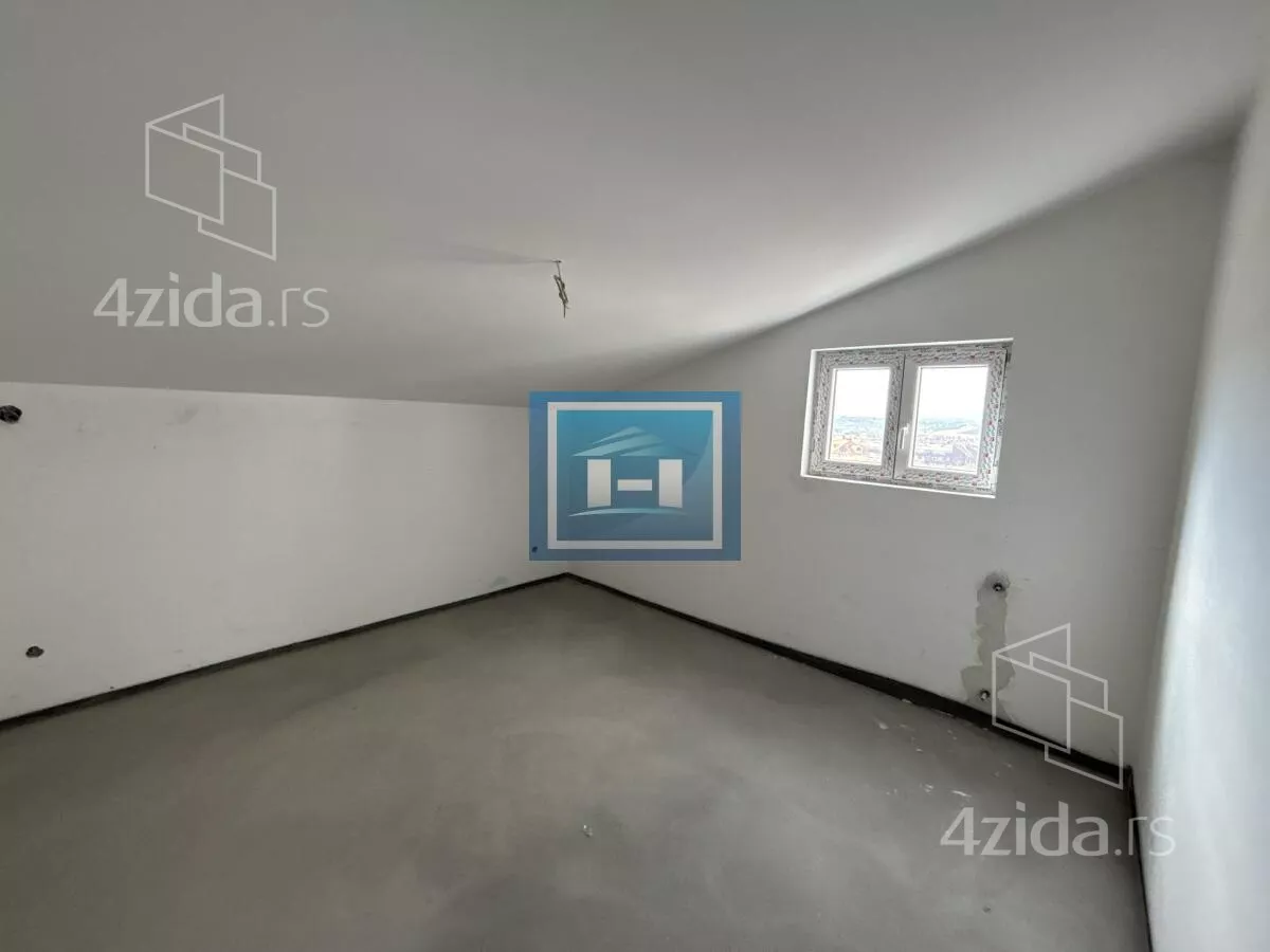 Šestosoban stan | 4zida