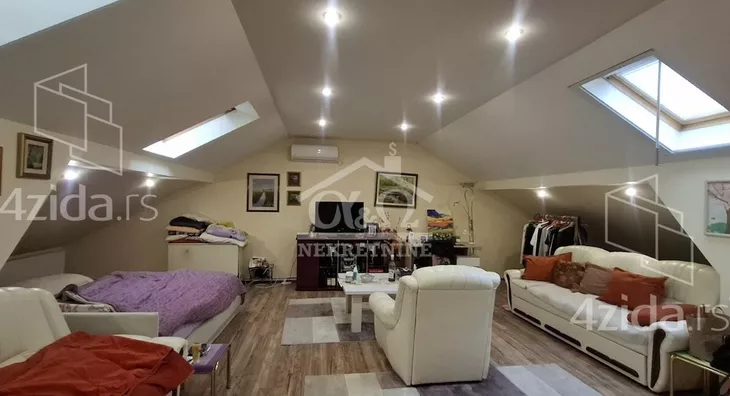 Poslovna zgrada | 4zida