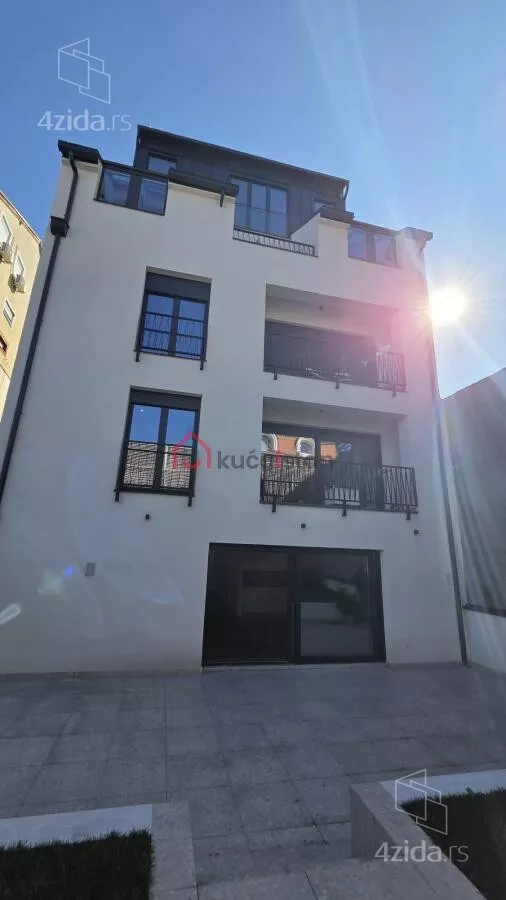 Četvoroiposoban stan | 4zida