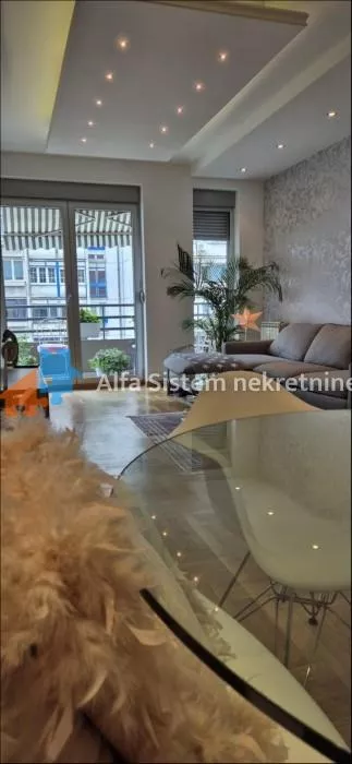 Crveni Krst Vračar | 4zida.rs