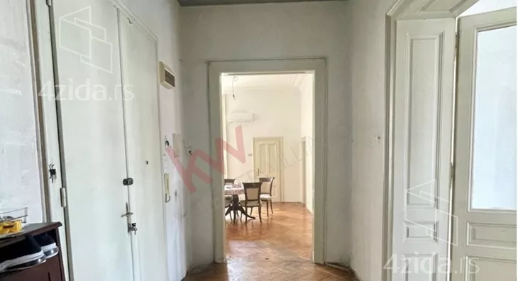 Šestoiposoban stan | 4zida