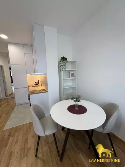 KOSANČIĆ IVANA | 4zida.rs