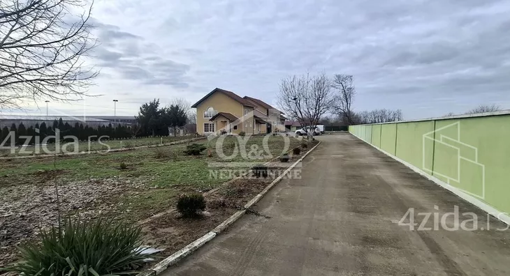 Poslovna zgrada | 4zida