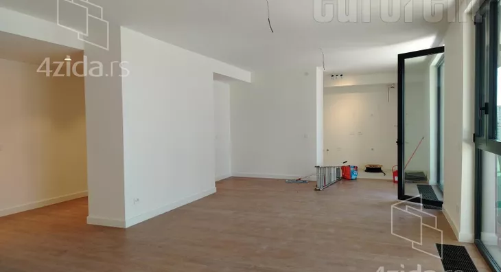 Sedmosoban stan | 4zida