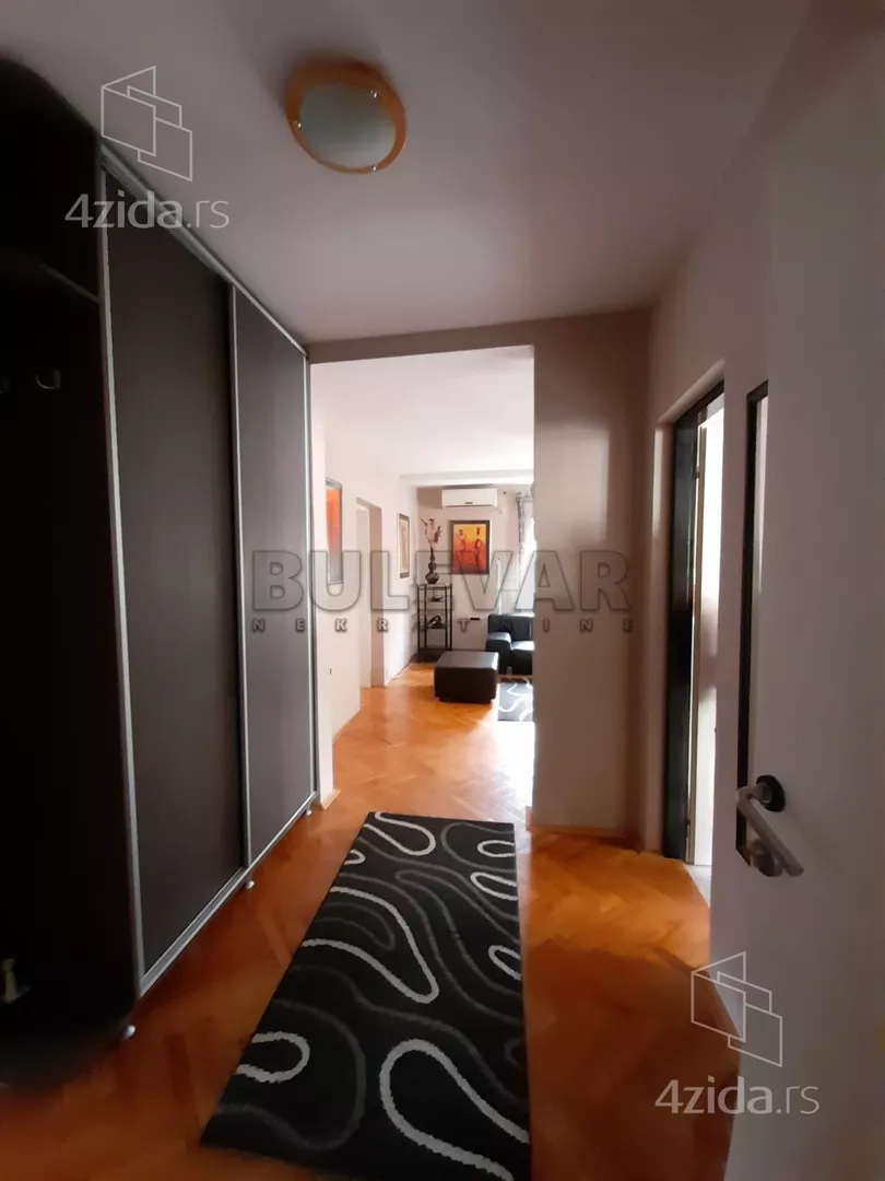 Troiposoban stan | 4zida