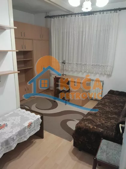 Učitelj Tasina | 4zida.rs