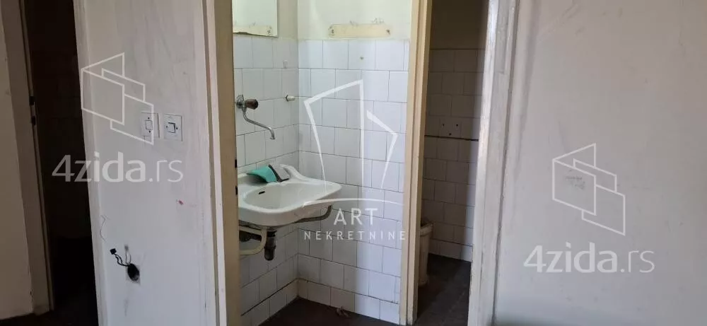 Lokal | 4zida