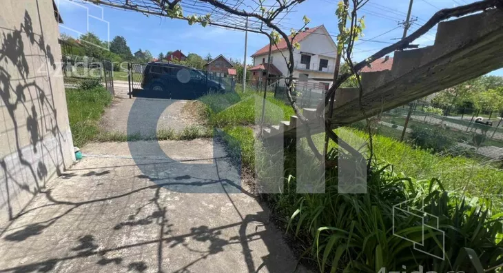 Šestosoban stan | 4zida