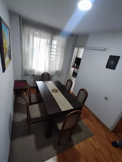Crveni Pevac | 4zida.rs