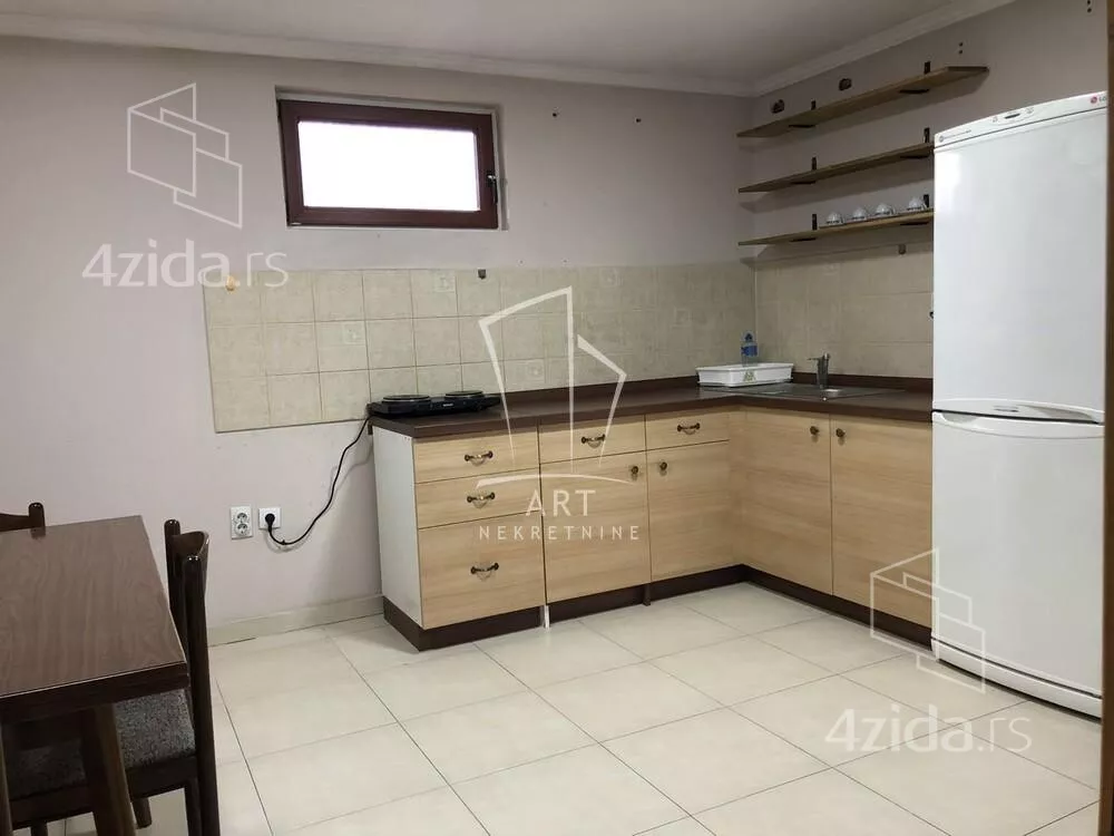 Četvoroiposoban stan | 4zida