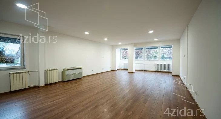 Četvoroiposoban stan | 4zida