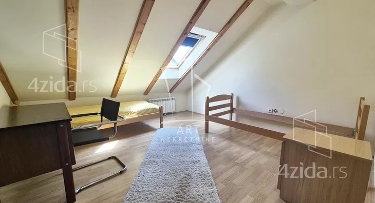 Četvoroiposoban stan | 4zida