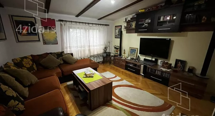 Šestosoban stan | 4zida